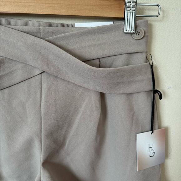 Happily Grey NWT Criss Cross Beige Trouser Short Size S - Picture 2 of 6